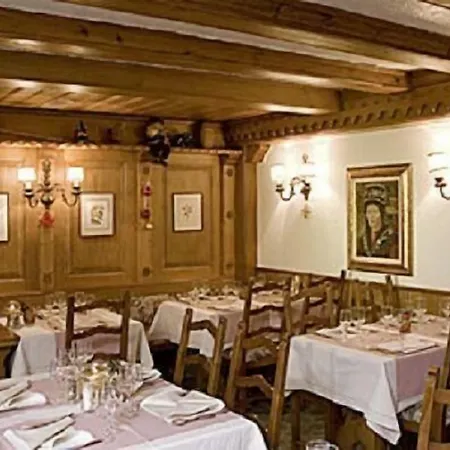 Petit Helvetia Budget Hotel-2